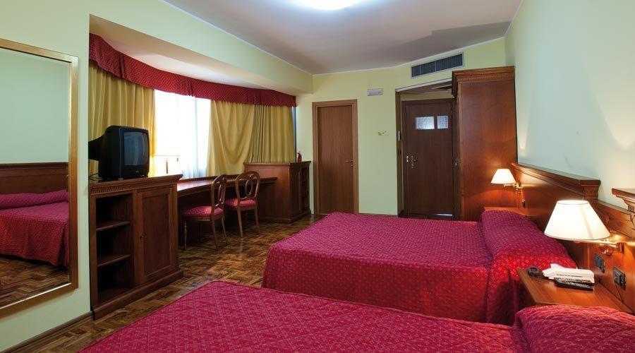 Albergo Ristorante Uliveto Veroli Екстериор снимка
